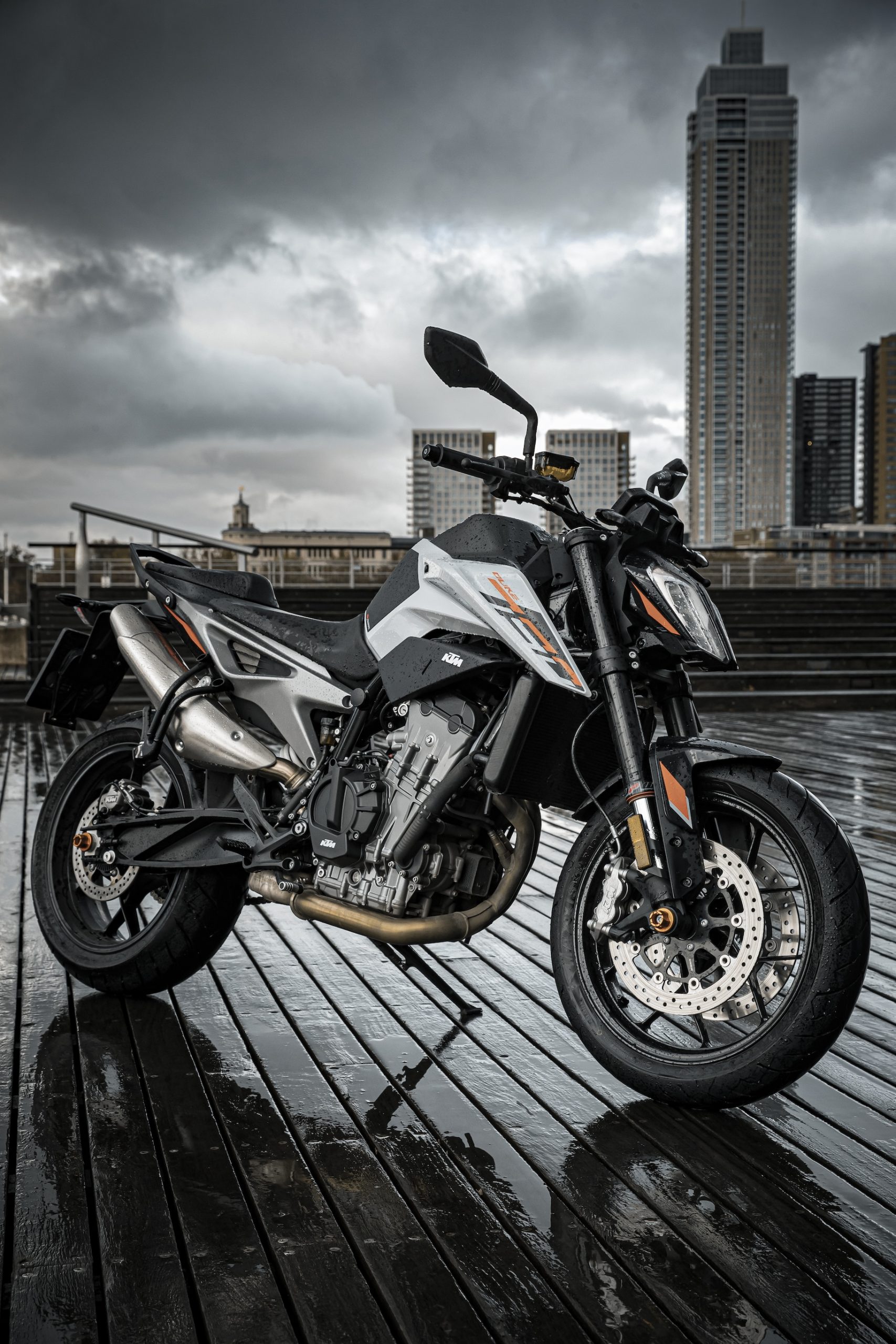 CFMOTO 800NK Sport KTM 790 Duke Suzuki GSX-8S