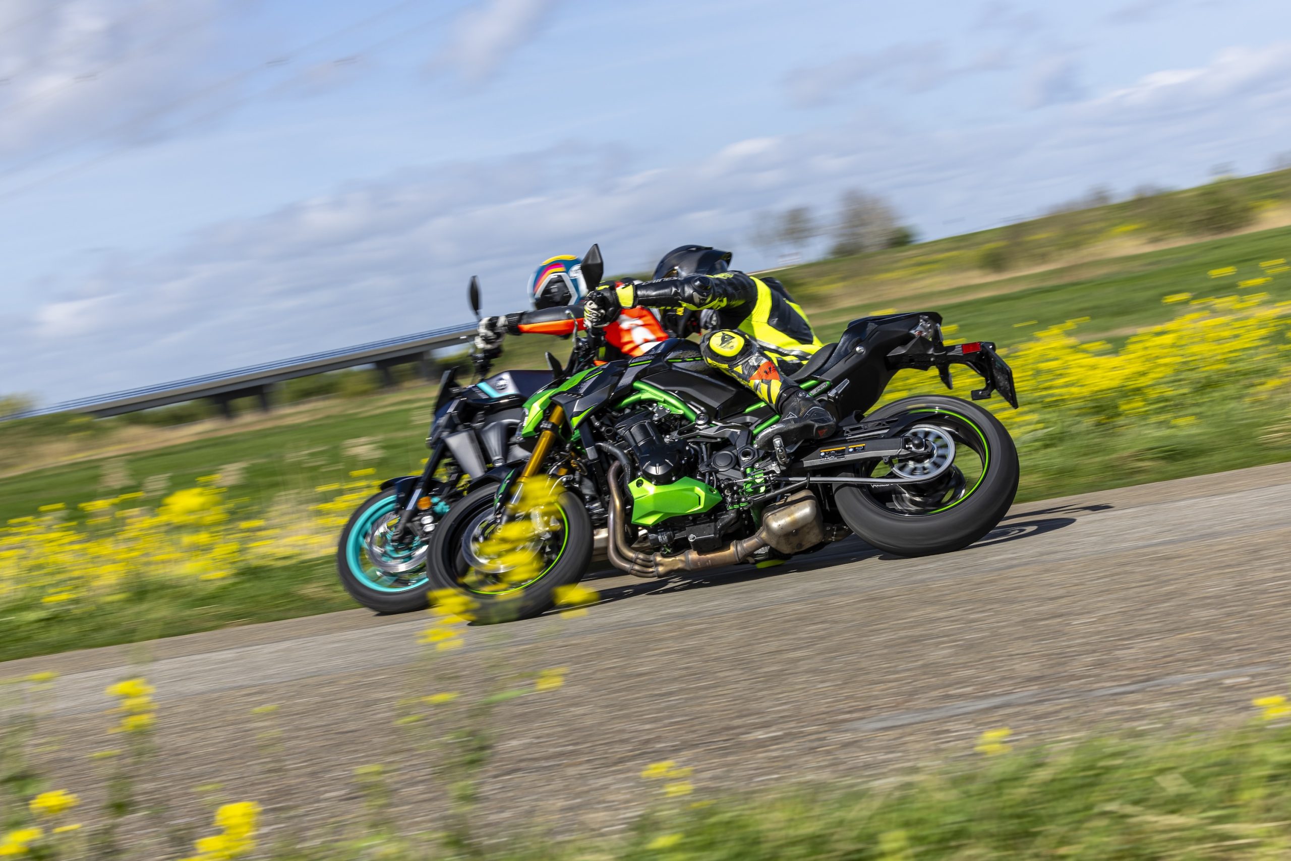 Yamaha MT-09 Kawasaki Z900 SE Performance