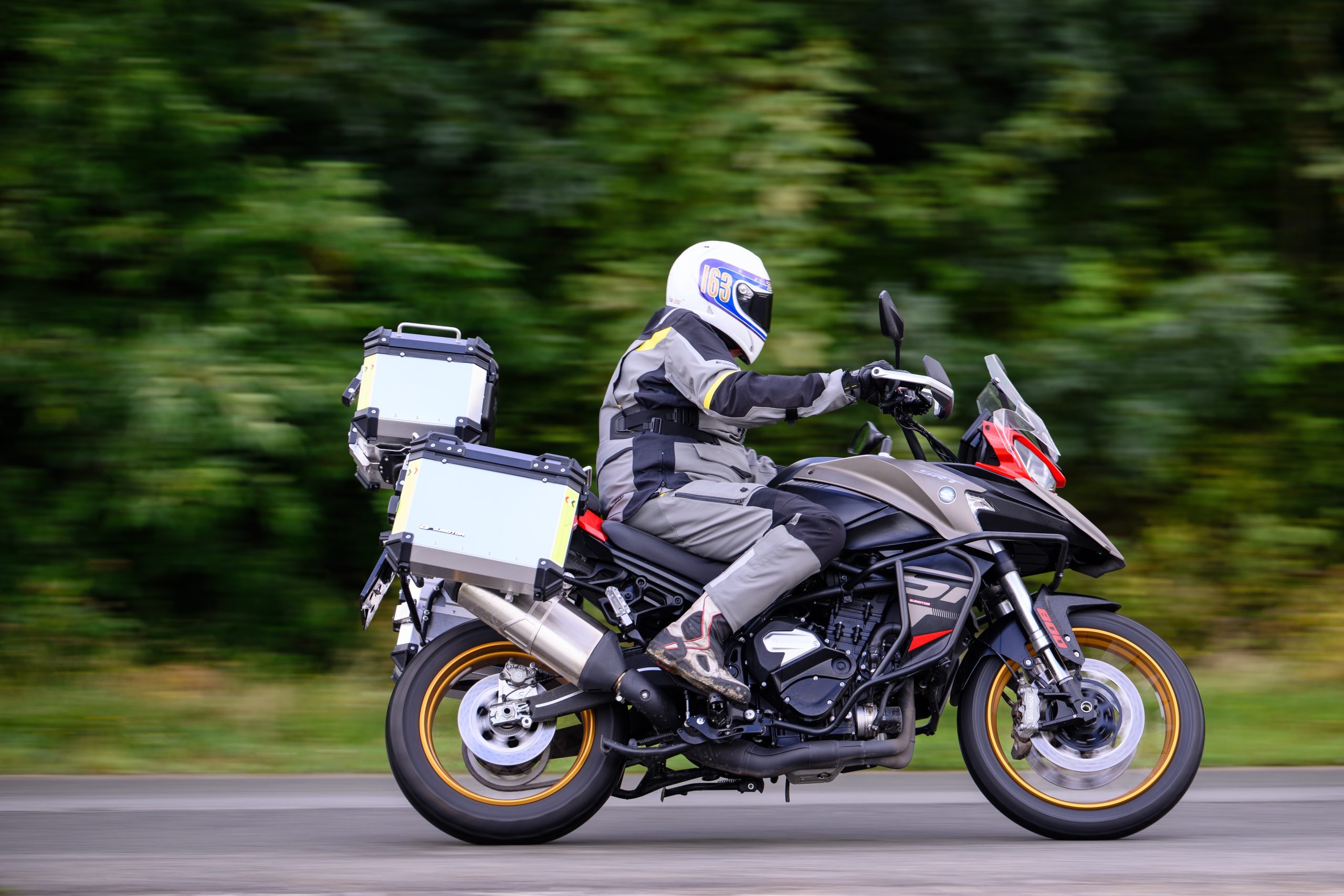 BMW F 800 GS QJMotor SRT 800 SX Touring