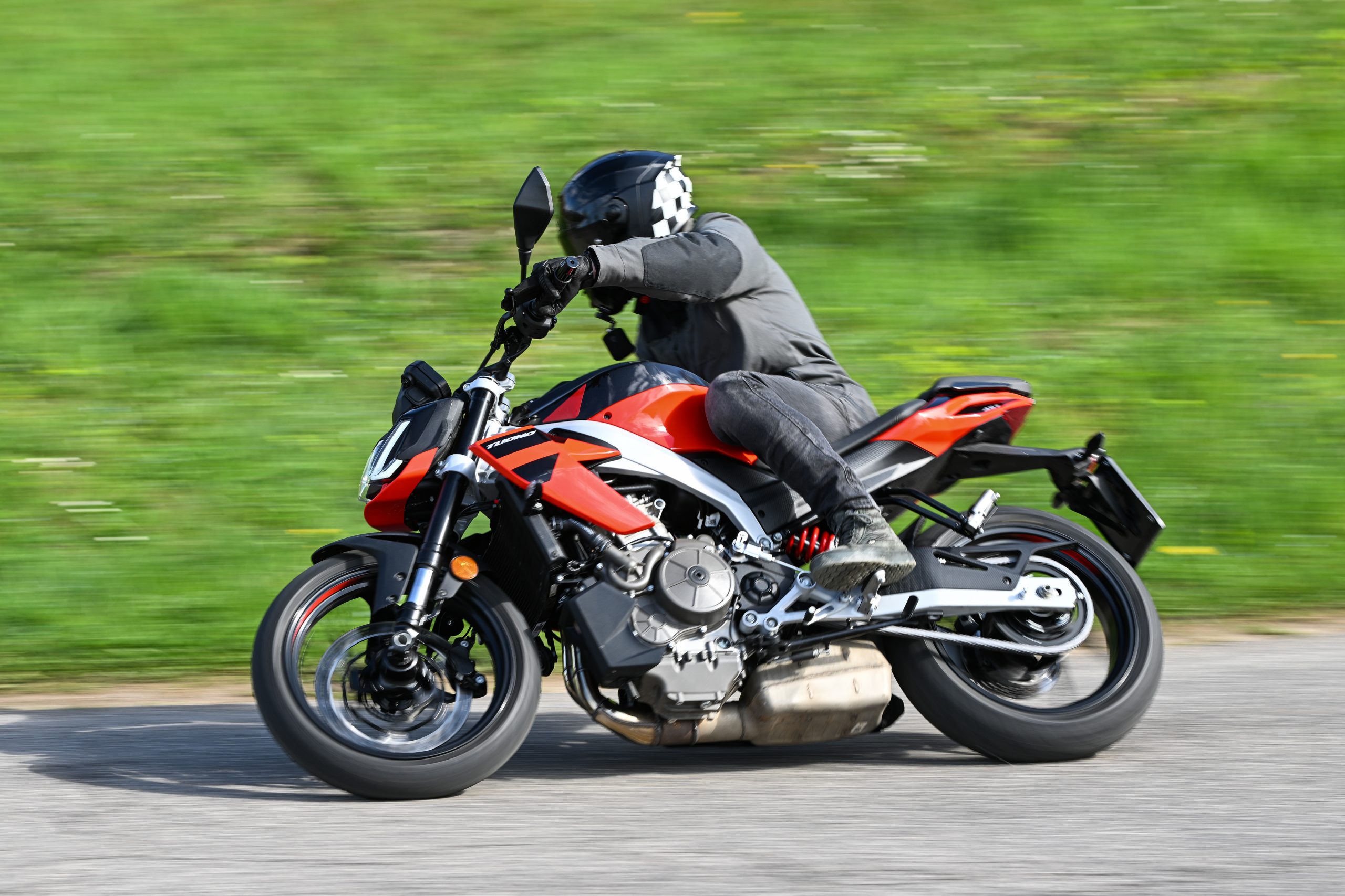 Aprilia Tuono 457
