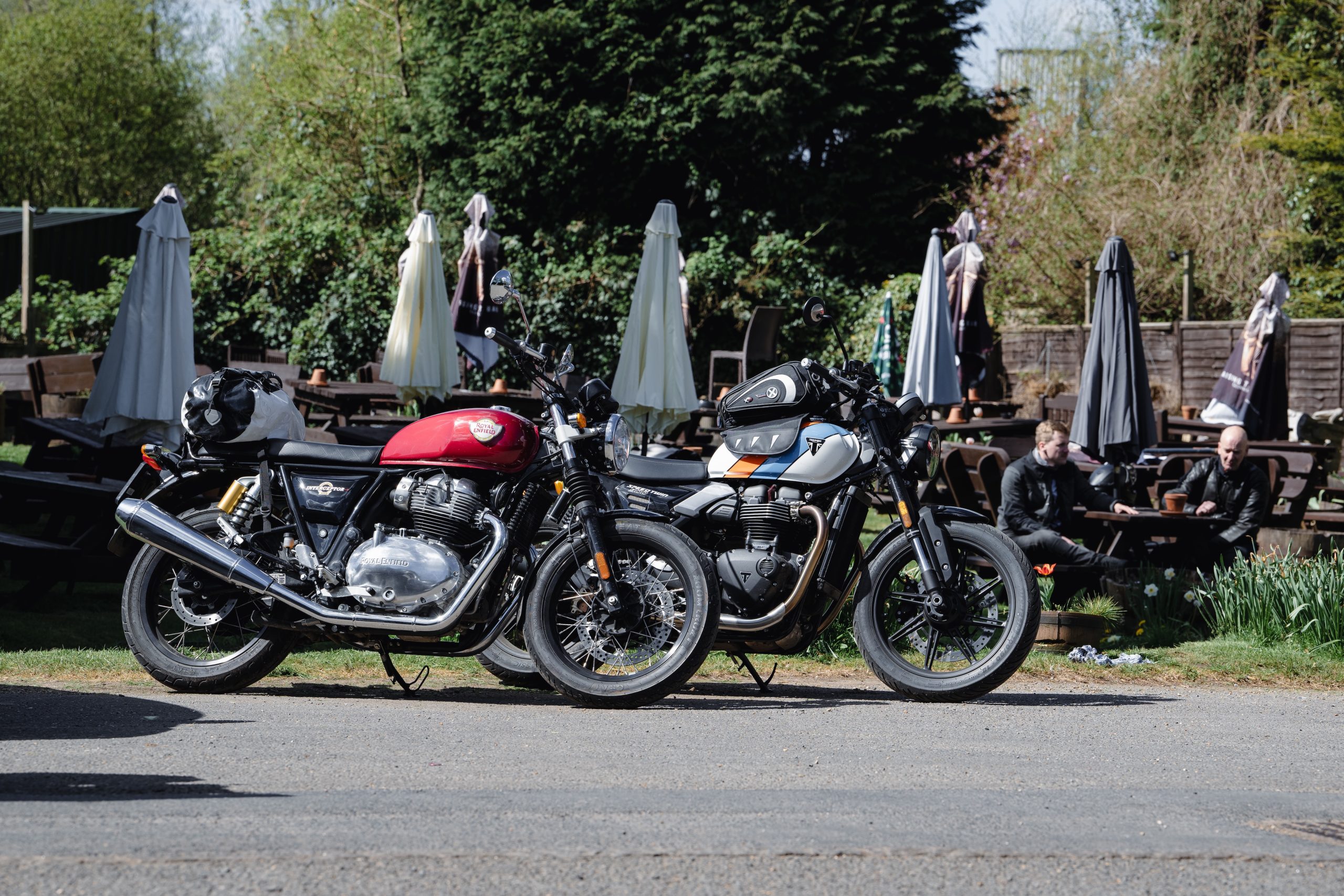 Royal Enfield Interceptor 650 vs Triumph Speed Twin 900