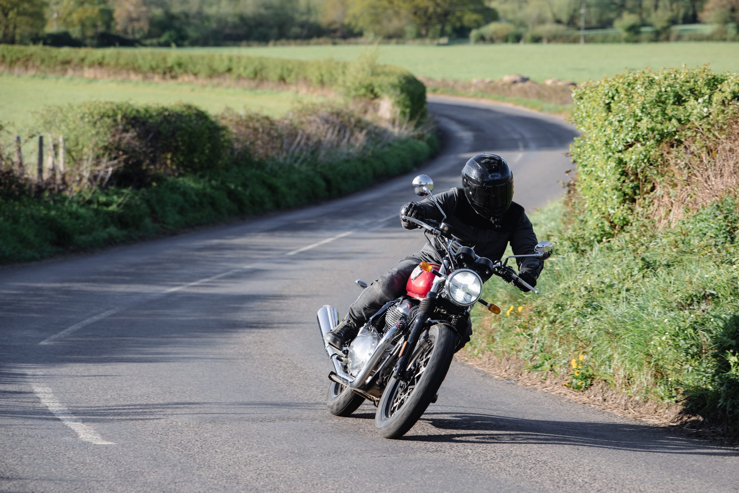 Royal Enfield Interceptor 650 vs Triumph Speed Twin 900