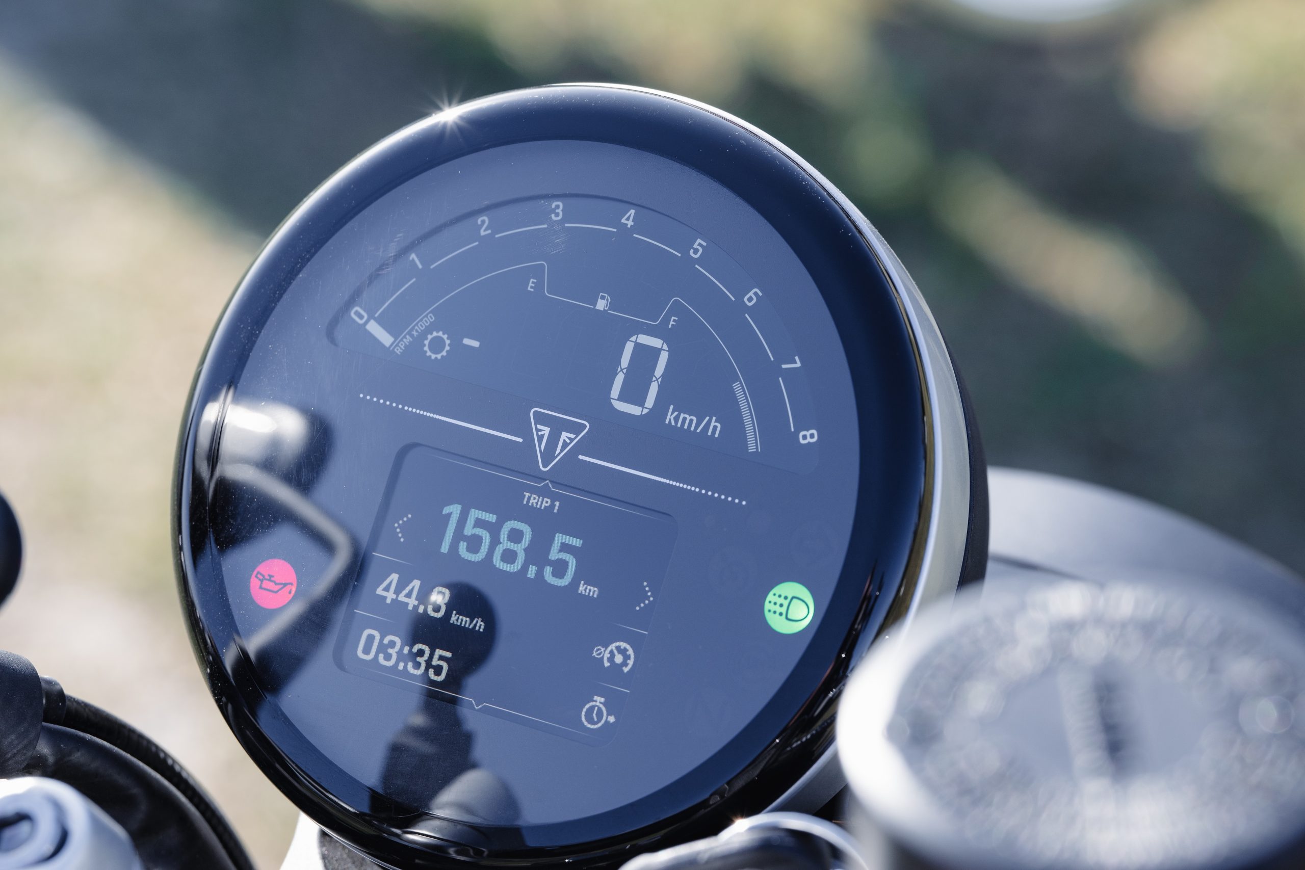 Royal Enfield Interceptor 650 vs Triumph Speed Twin 900
