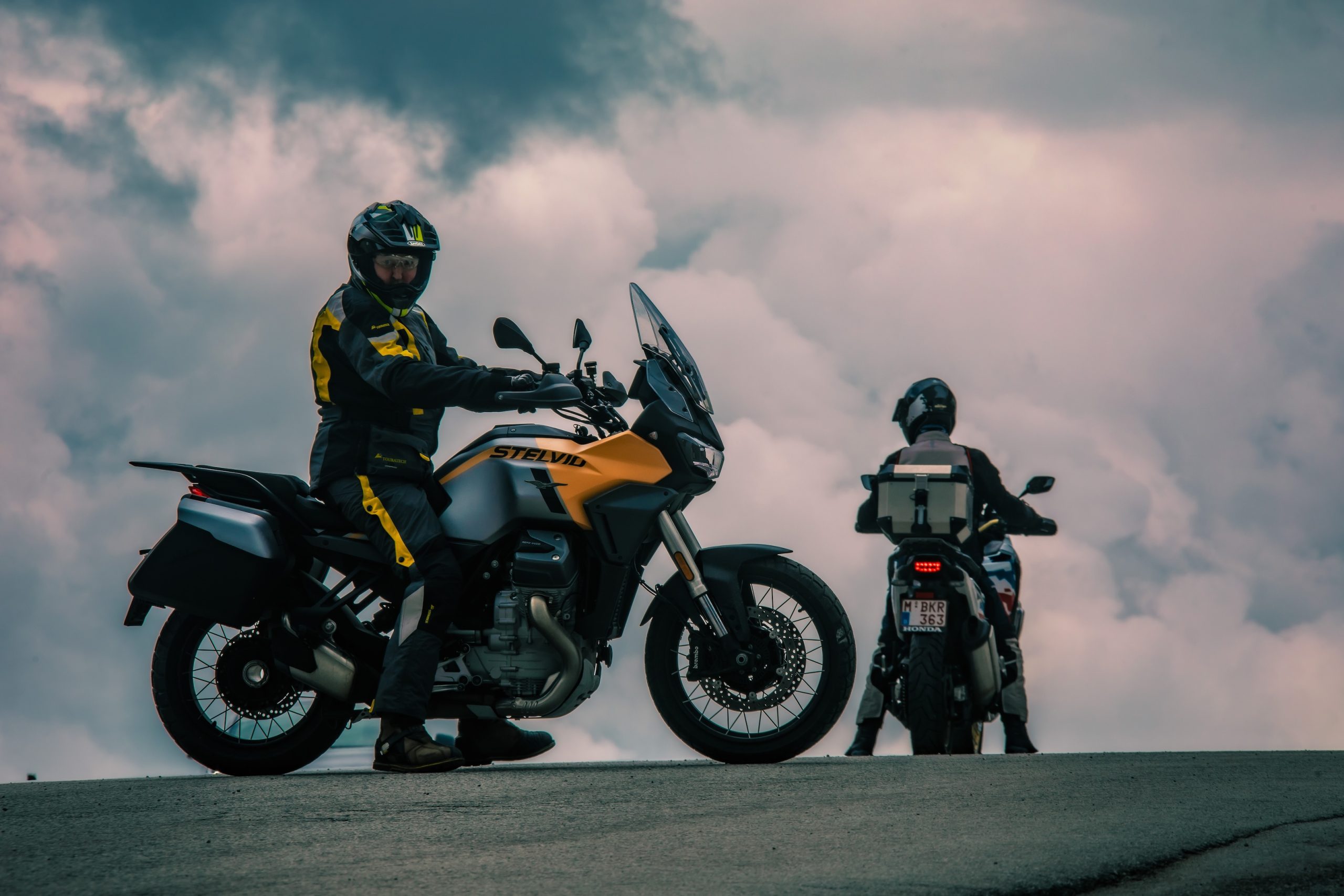 Dolomieten Moto Guzzi Stelvio Honda Africa Twin