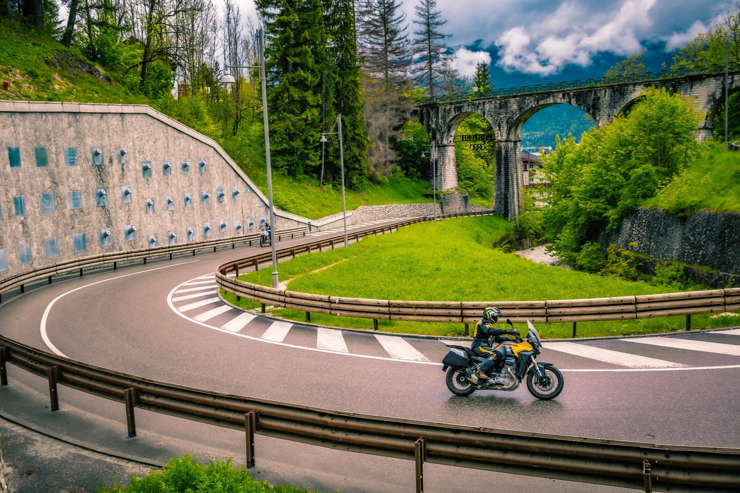 Dolomieten Moto Guzzi Stelvio Honda Africa Twin