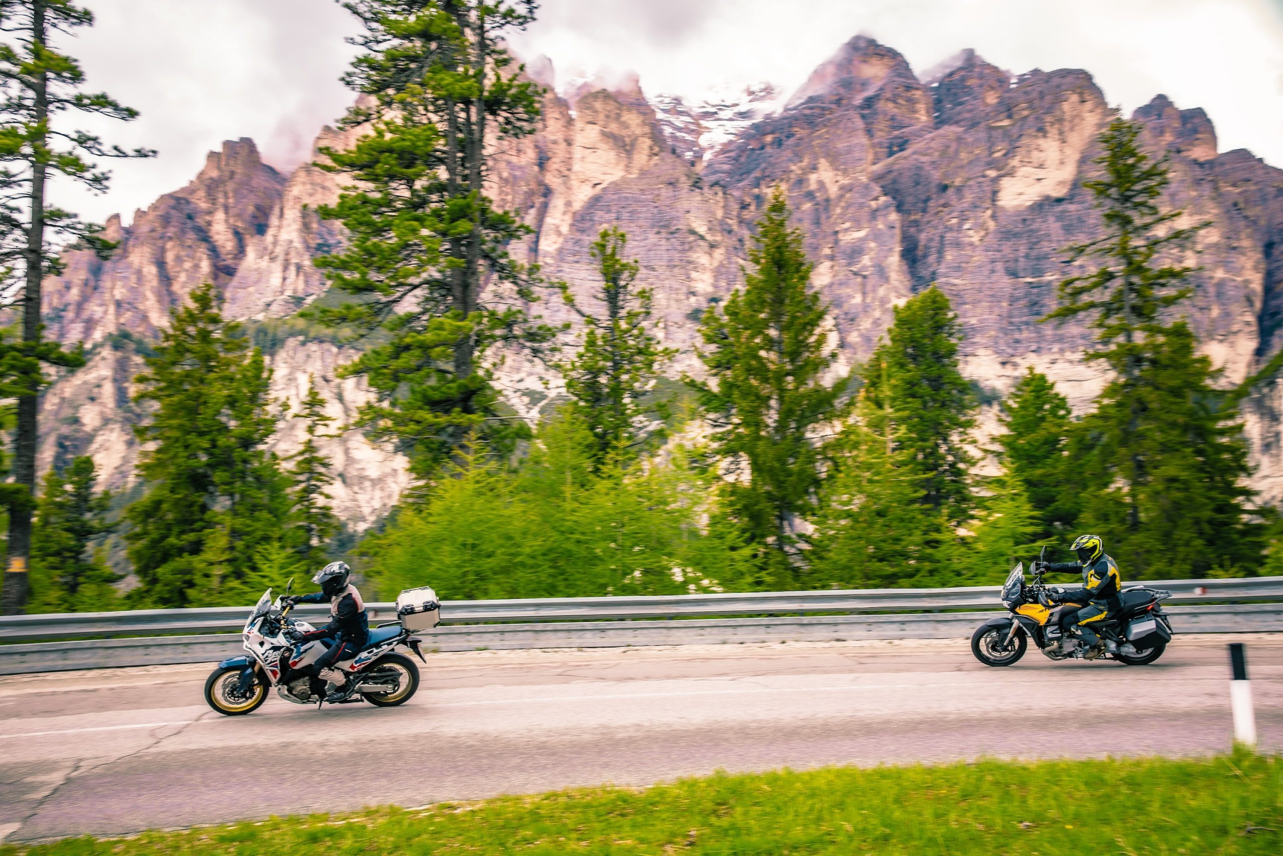 Dolomieten Moto Guzzi Stelvio Honda Africa Twin