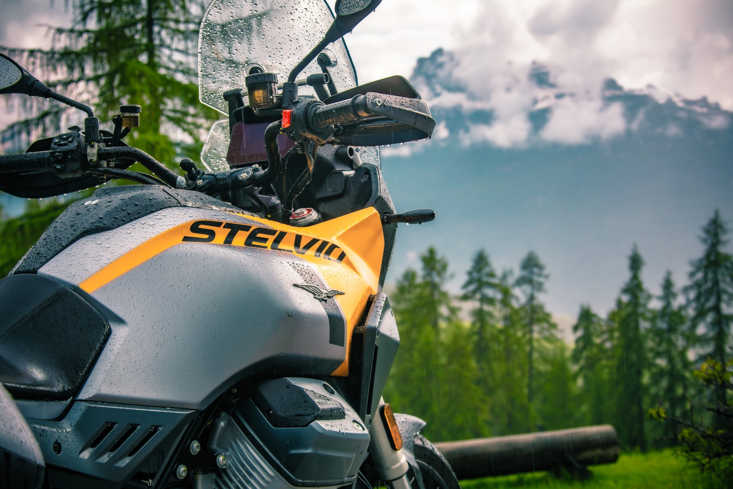 Dolomieten Moto Guzzi Stelvio Honda Africa Twin