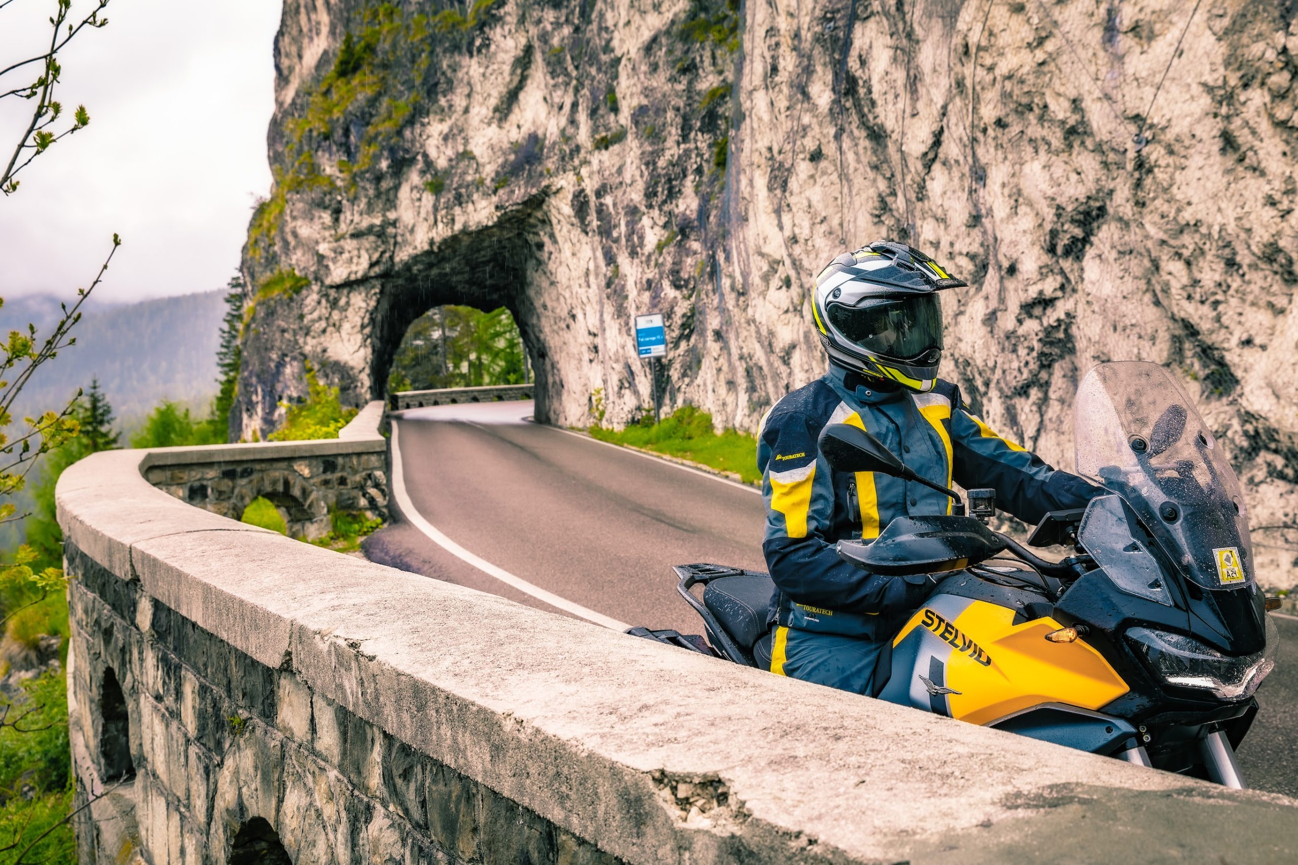 Dolomieten Moto Guzzi Stelvio Honda Africa Twin