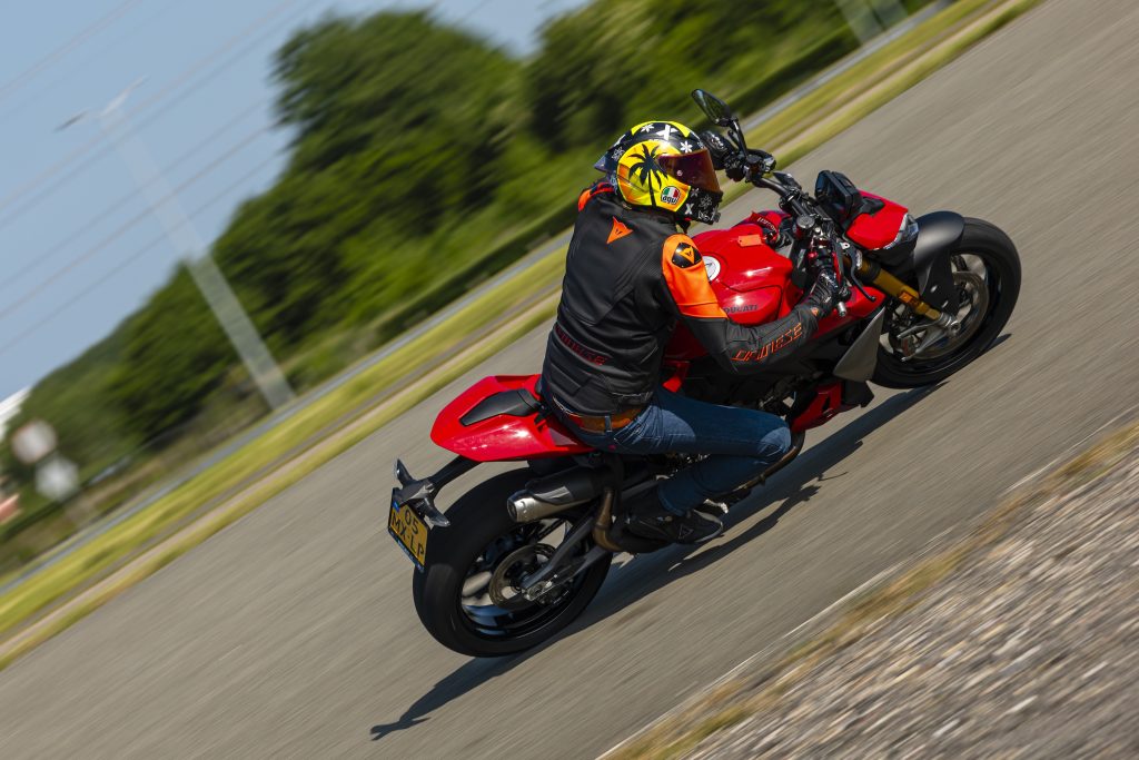 Ducati Streetfighter V2 S