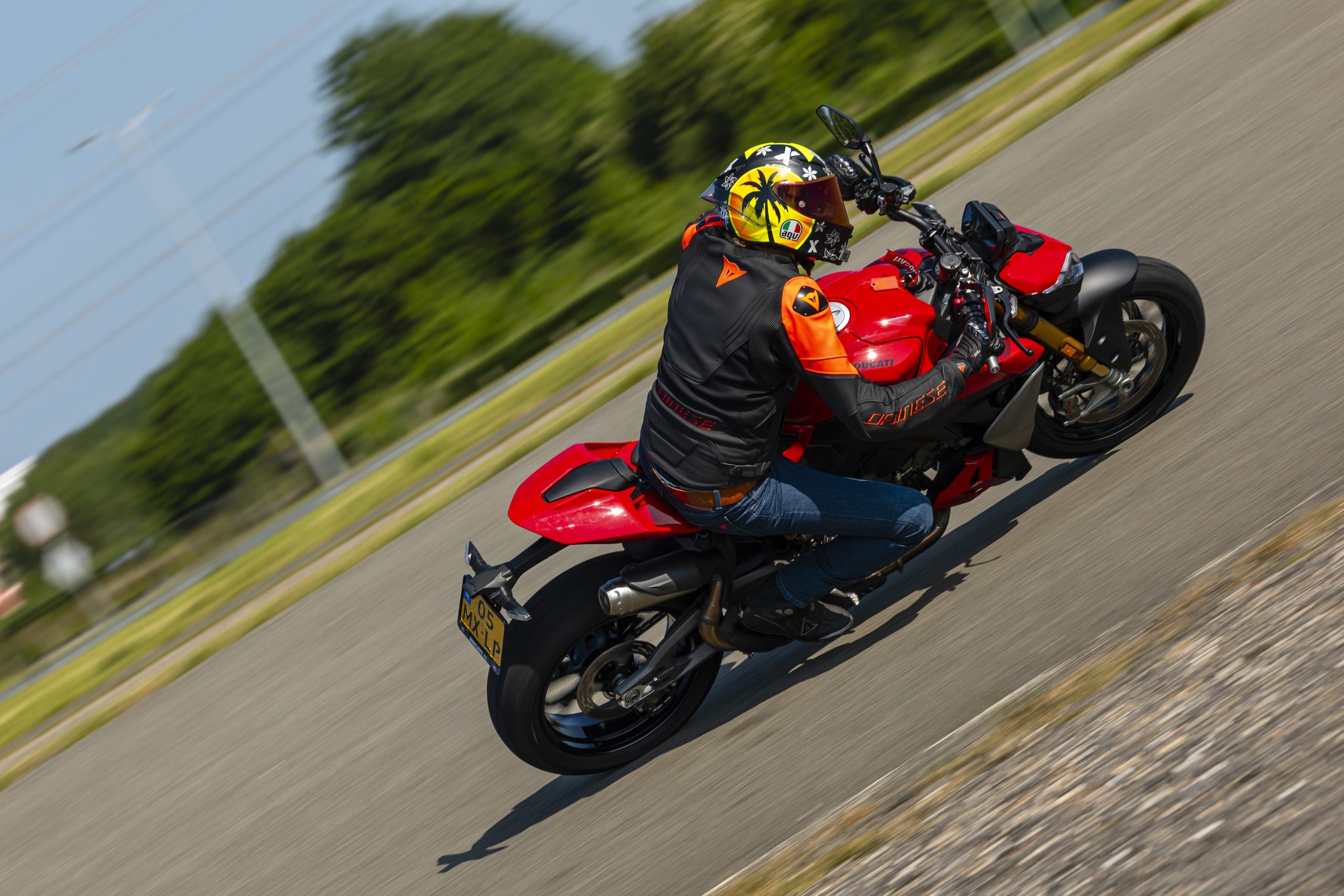 Ducati Streetfighter V2 S