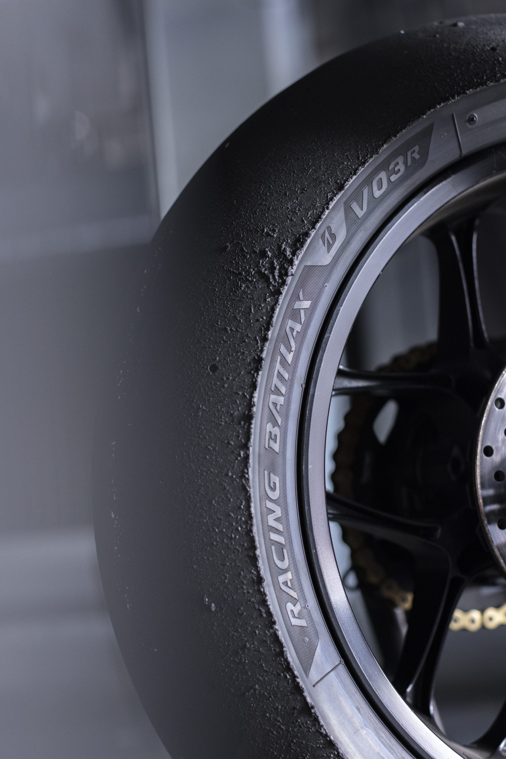 Bridgestone Battleax V03