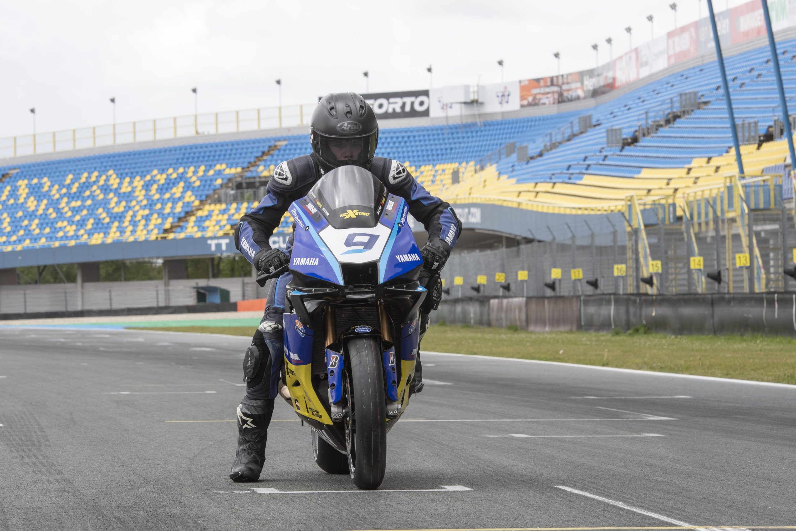 Yamaha R9 Cup