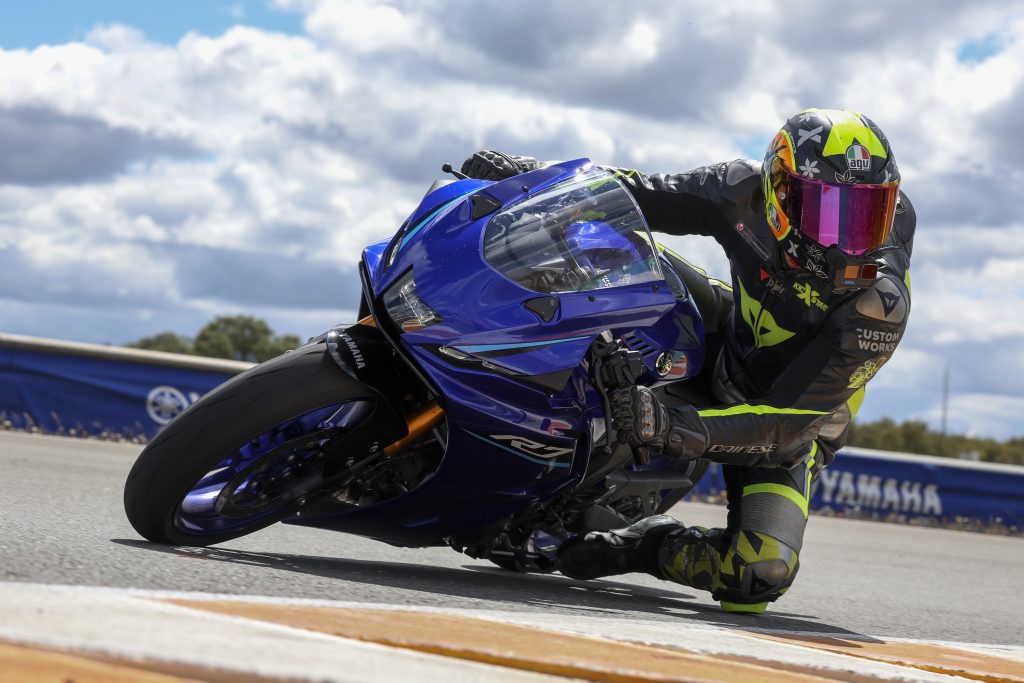 Yamaha R7